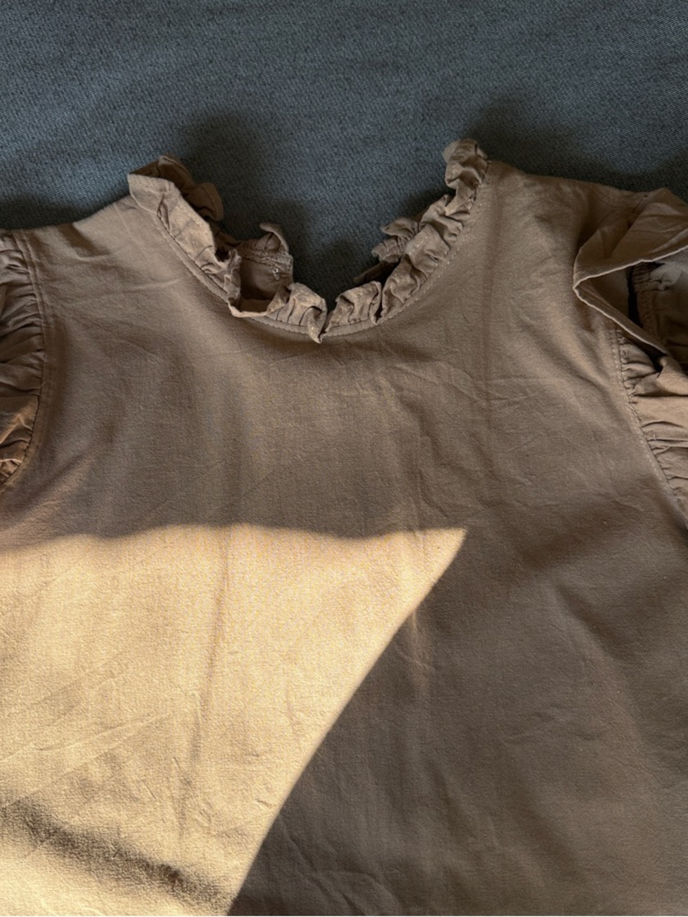 Women’s ' Ruffle Sleeve Top - Brown